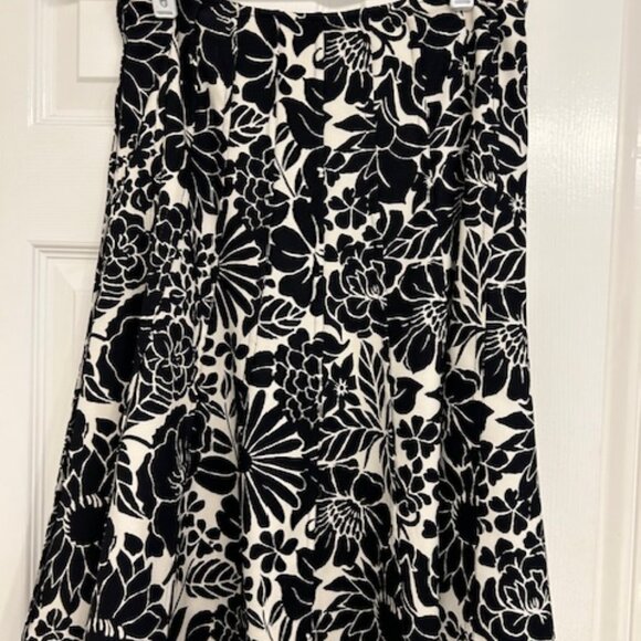 Ann Taylor black floral silk skirt - Picture 3 of 8
